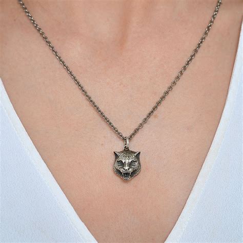 Necklace in silver with feline head 